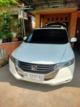 Jual Honda Odyssey Putih tahun 2011 AT