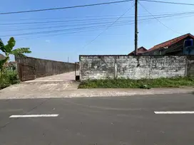 DEKAT SLEMAN CITY HALL: Tanah Palagan Jogja, Tepi Aspal