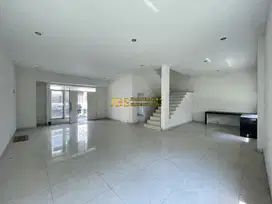 Dijual Villa Komplek Cemara Kuta Jalan Seminyak (Belakang ada kanal)