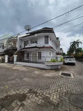Jual Villa mewah komp polonia indah