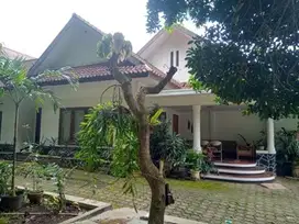 Rumah 2 lantai di arcamanik posisi hook full furnish
