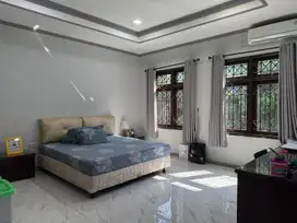 Rumah di Sunter, 2 Lantai - Pinggir Jalan Raya