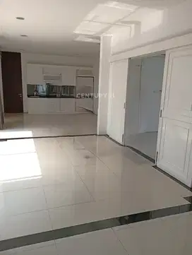 Rumah Town House Di Pejaten Barat Ada Swimming Pool  8781