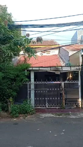 DIJUAL RUMAH TUA PONDOK GADING UTAMA (PGU) 6X17 HDP BARAT HRG BAGUS