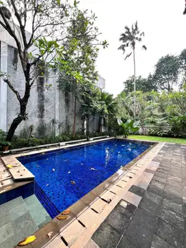 RUMAH CANTIK SIAP HUNI DALAM KOMPLEK DI KEMANG