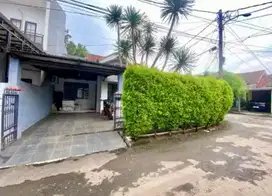 Dijual rumah luas tanah besar hoek di Graha Bintaro Jaya Tangsel