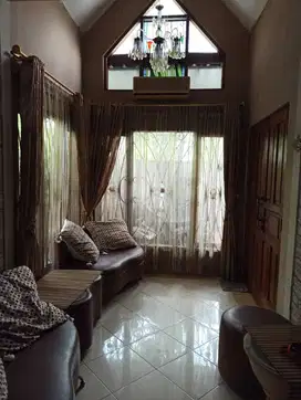 Jual bawah NJOP 150m2 Rumah Metland Menteng bebas banjir area depan