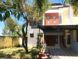 Rumah 2lt dlm komplek elit blok O