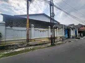 Ruang Usaha Strategis Dekat Kampung Batik Laweyan