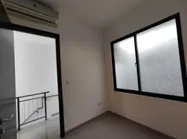 Rumah PIK2 Milenial Cluster California 2 Lantai 4,5x10 Semi Furnished