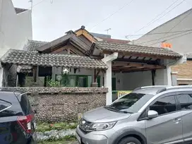 Disewakan Rumah Tengah Kota di Jl Sawunggaling Surabaya