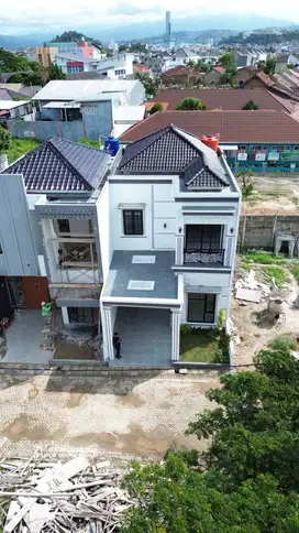 RUMAH 2 LANTAI MODERN STRATEGIS DIPUSAT KOTA BANDAR LAMPUNG