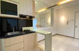 Minimalis Interior Siap Huni 2BR View Pool Lantai Rendah Green Bay Plu