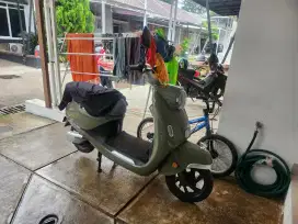 Dijual cepat sepeda listrik uwinfly pemakaian beru mau 2 bulan
