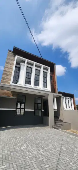 Rumah Minimalis Modern di Pondok Hijau, Pinggir Jalan Raya,Harga 2M-an