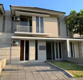 Citraland Greenlake  semi furnish dkt wiyung wisata bukit mas