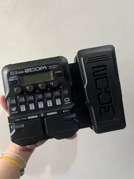Zoom GX1four digital efek gitar