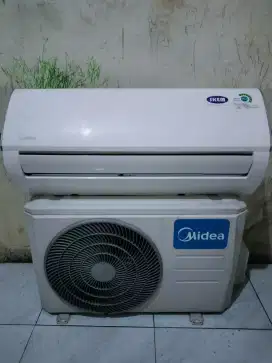 Dijual ac merk midea 1/2 pk bekas/second