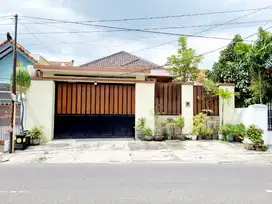 Rumah Mewah 398m² Strategis Tepi Jalan Banjarsari Solo