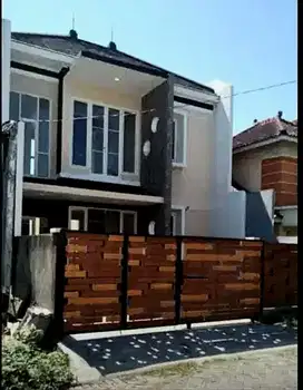 Jual Rumah Mewah 2lantai Siap Huni Carport 2 mbl Gunung Anyar Emas
