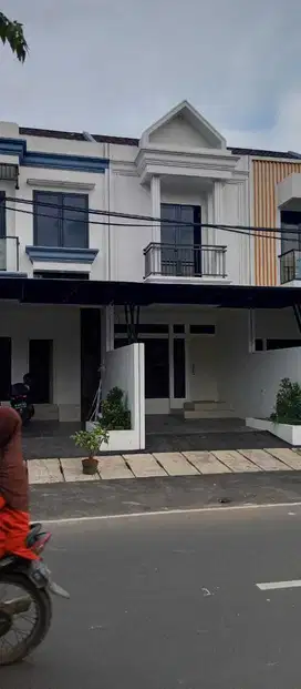 Rumah Mewah 2Lantai SHM  Matraman  Jakarta Timur