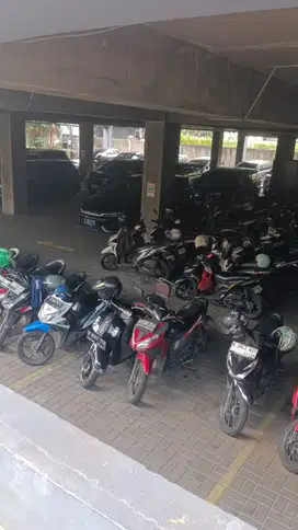 Satu Gedung di TB Simatupang disewakan buat usaha atau kantor