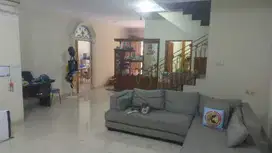 Dijual cepat rumah 2 lantai di Janur Elok Kelapa Gading Jakarta Utara