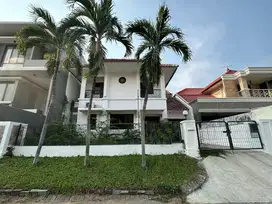 Dijual Murah Rumah 2 Lantai Villa Riviera Pakuwon City Surabaya Timur