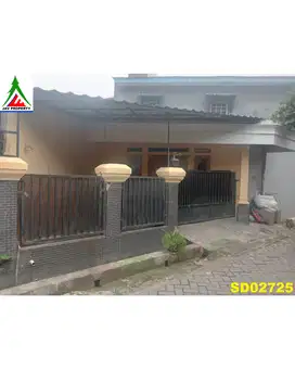 Disewakan pertahun, rumah 2 lantai 3 kamar di Binong Permai Karawaci