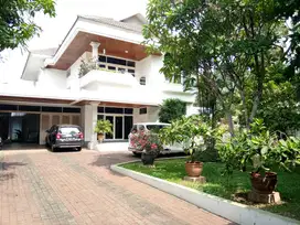 HUNIAN MEWAH BERGAYA VILLA EKSKLUSIF DI LEBAK BULUS