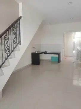 Disewakan Rumah Uk 4x15 2 Lantai di Green Lake City