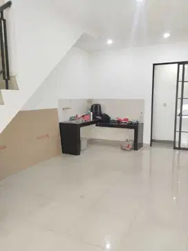 Disewakan Rumah Uk 4x12 2 Lantai di Green Lake City