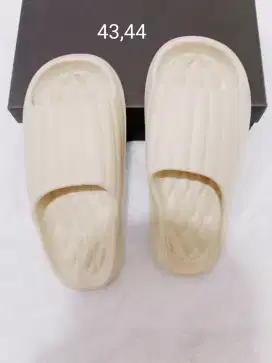 sandal pria jelly anti slip 43,44 lokasi cilebut jembatan dua bogor