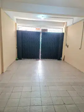Dikontrakan atau Di Jual Ruko Strategis baru Di renovasi Green Ville