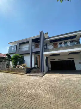 RUMAH MEWAH DI MIJEN