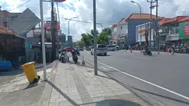 Ruko 2 lantai strategis pinggir jalan Dewi Sri , Kuta