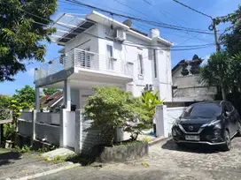 Rumah Cantik dan Fully Furnished Di Beranda Mumbul Jimbaran Dekat Tol