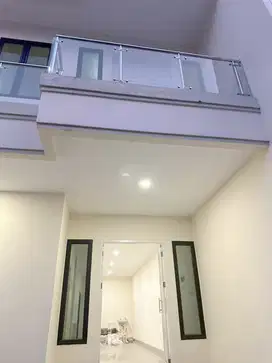 Rumah Baru 3 Lantai Taman Ratu 5x18 Jakarta Barat