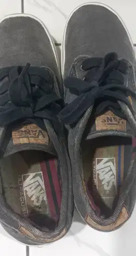 Vanz kanvas size 42.5 insole 27.5