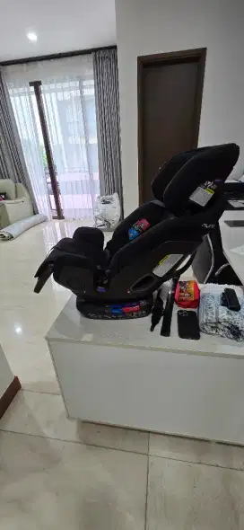 Nuna car seat caviar  exec 2021