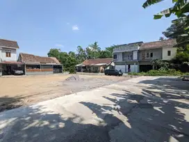 4 Menit Stadion Maguwoharjo Tanah Wedomartani Tepi Jalan Mobil Papasan