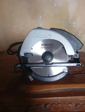 Gergaji mesin merk modern M2600L