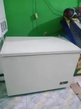 Dijual cepat freezer box