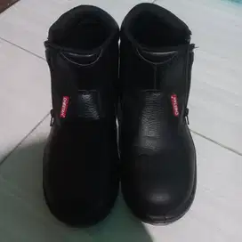 Sepatu Safety Cheetah 7111H (size 41)