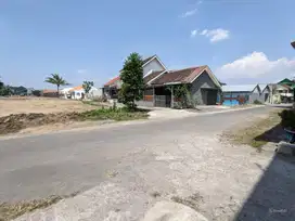 Tanah Jogja SHM Dekat Jl. Tajem Maguwoharjo, Akses Jalan Mobil Papasan