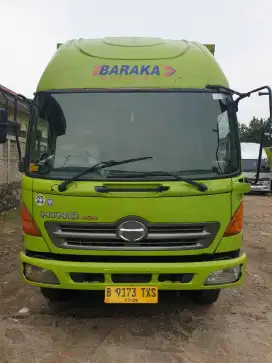 HINO FG 235 TI JP BOXTHN 2014