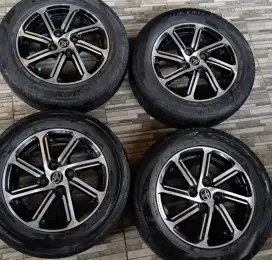 Dijual cepat velg calya/sigra R14 pcd 4x100 dengan ban masih tebal