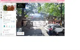 Pegawai Kedai Ayam Goreng di Kantin Kampus