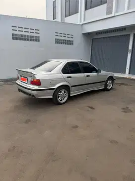 BMW 318i Silver Manual 1998 Mantap Normal