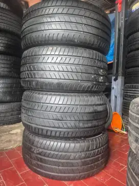 Ban copotan BMW X5 Bridgestoen alenza 001ARFT 275/45 R20 305/40 R20